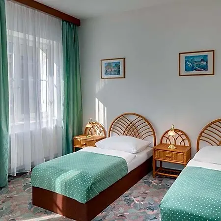 Otar Hotel 3*