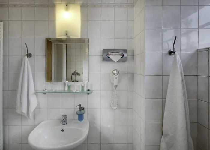 Otar Hotel 3*