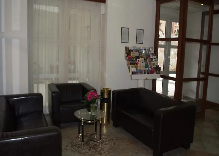Otar Hotel 3*